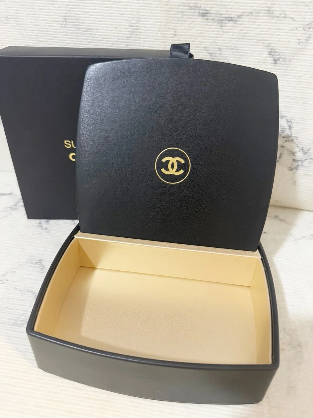CHANEL Black and Cream Signature Jewelry Case - Picture 1 of 9